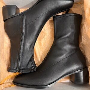 Quince Italian Leather Stretch Sock Bootie / Black / Size 7